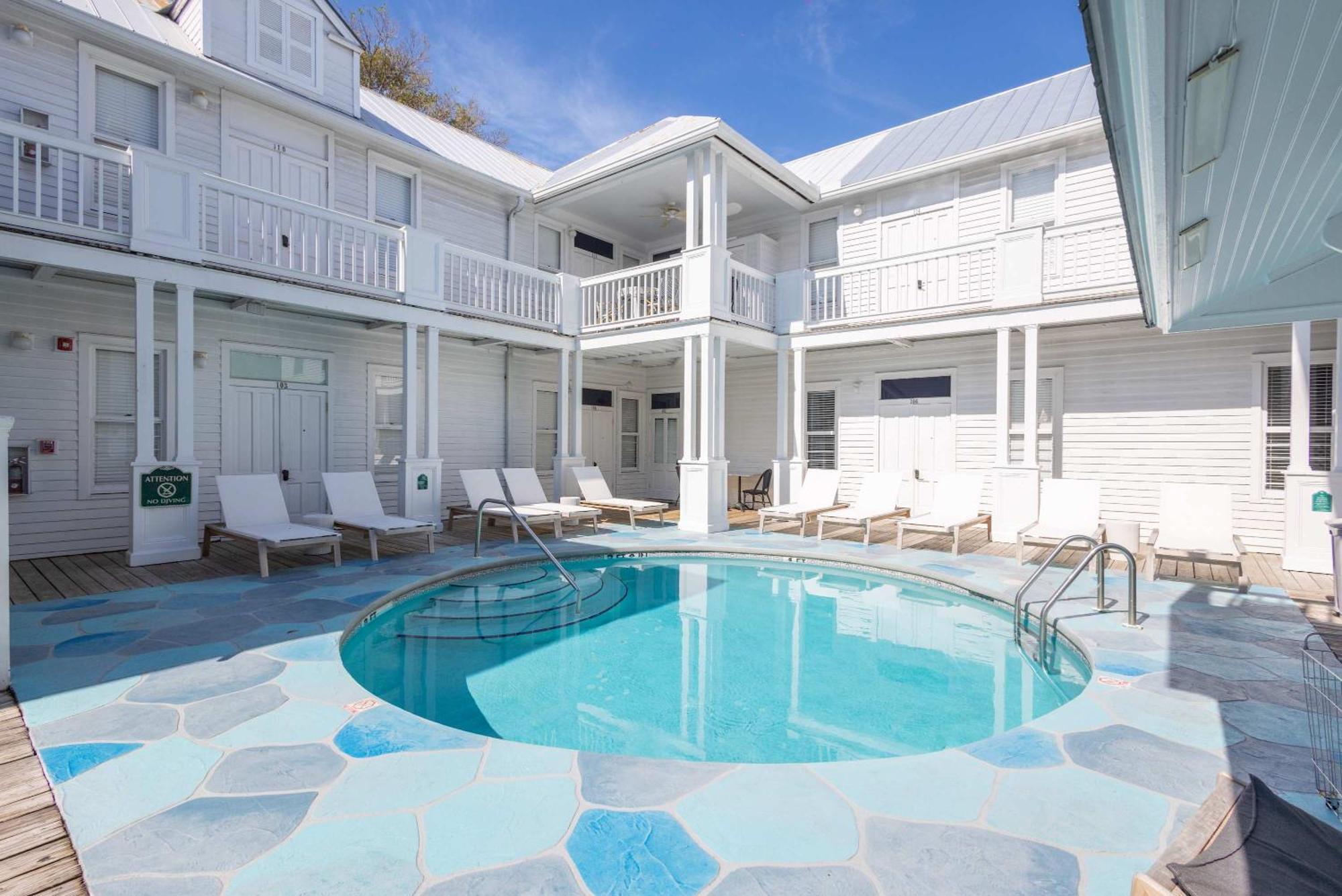 Classic King With Balcony At Curry Mansion Key West Exterior photo