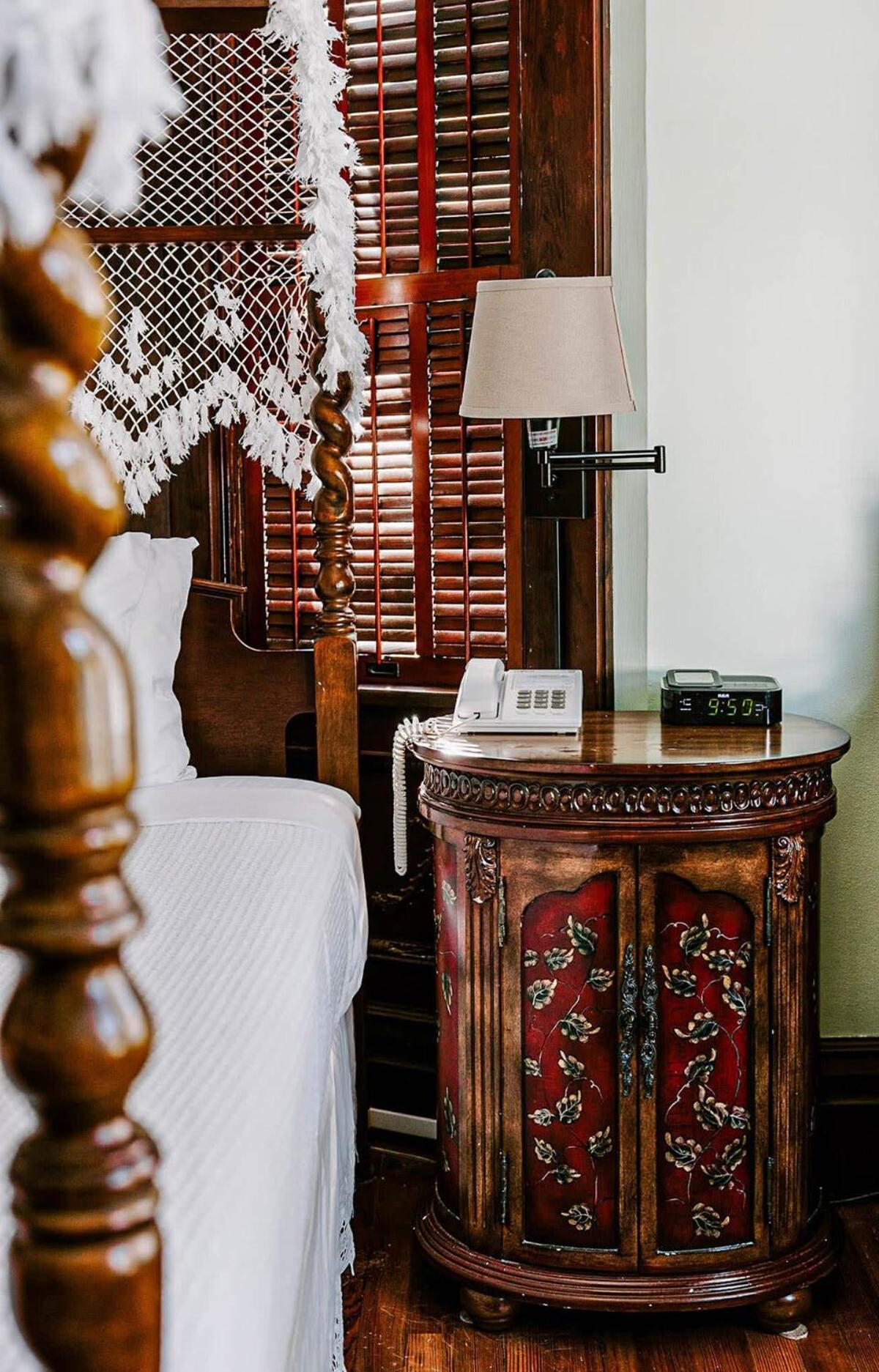 Classic King With Balcony At Curry Mansion Key West Exterior photo